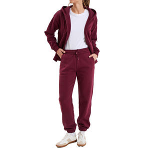 Elegantes y cómodos pantalones de jogging o de chándal para mujer hechos a mano para gimnasio Yoga Viajes y relajación con tela suave y diseño perfecto - Product Image 4