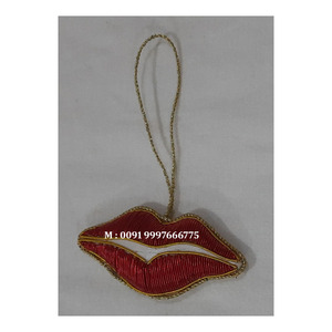 Adorno Decorativo Colgante Hecho a Mano con Diseño de Labios Antiguos, Bordado con Hilo Dorado y Cuentas, para el Festival de Navidad - Product Image 1