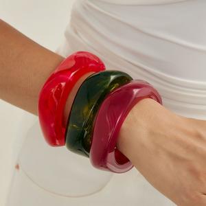 Bracelets tendance faits main en résine imperméable pour femmes – Accessoire de mode élégant, finition premium, personnalisable pour styles ethniques et occidentaux - Product Image 4