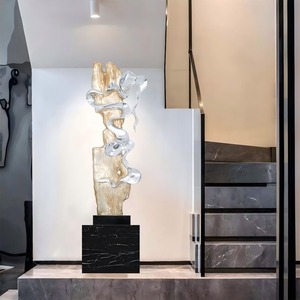 Objet de table unique en métal doré Sculpture de table artistique de luxe, parfait pour l'étagère de bureau ou le salon - Product Image 3