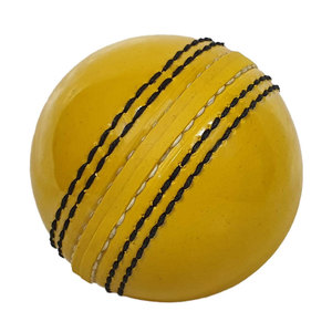 Nouvelle arrivée de boules jaunes en cuir personnalisées et confortables à vendre FABRIQUÉ au Pakistan Nouveau design de boules jaunes en cuir - Product Image 3
