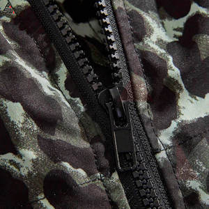 Chaqueta de burbujas para hombre de invierno, personalizada al por mayor con logotipo frontal OEM, impresa por sublimación, de alta calidad, con bolsillos de lona a prueba de viento - Product Image 2