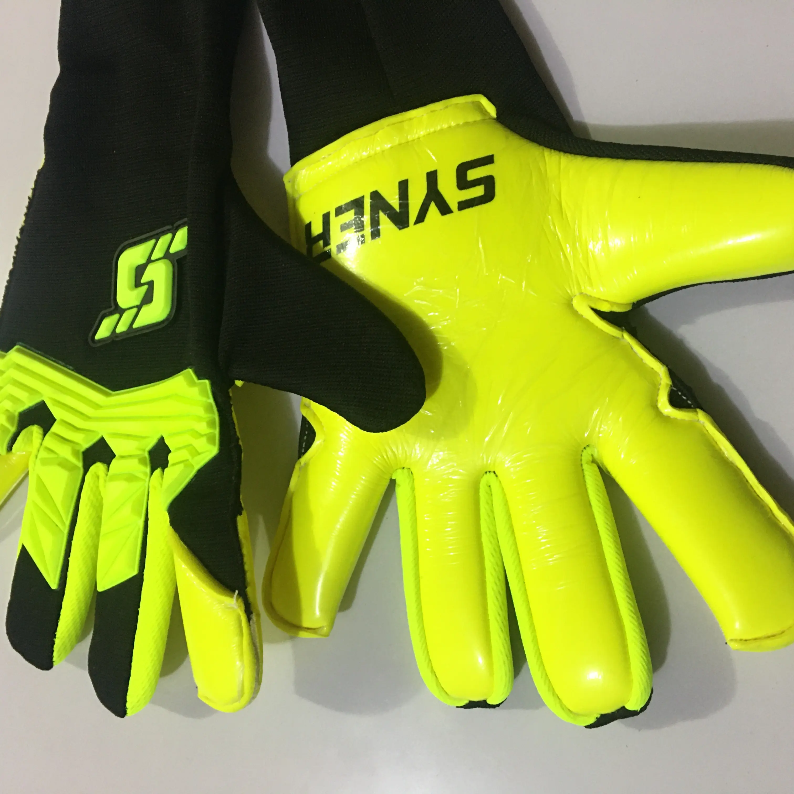 New Model contact latex Custom Goalkeeper Gloves Football Goalie Wear High Gripping Breathable Professional vipor grip 3 vg3