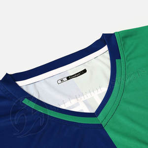 Ensemble d'uniformes de football pour hommes demi-manches patchs personnalisés 100% polyester à séchage rapide col en V personnalisable pour les joueurs - Product Image 3