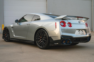 Nissan GT-R Premium 2024 d'occasion en parfait état, conduite à gauche, sièges en cuir, caméra de recul - Product Image 4
