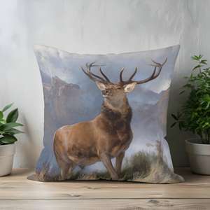 Coussin turc à imprimé cerf sauvage - Décoration de maison côtière, coussin de sol doux, 18"x18" - 45x45 cm - Product Image 1