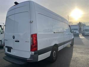 Excellent état - Fourgon utilitaire Benzz Sprinter 2500 2022 - 163 CV, boîte automatique 5 vitesses - À vendre - Exportation mondiale - Product Image 3