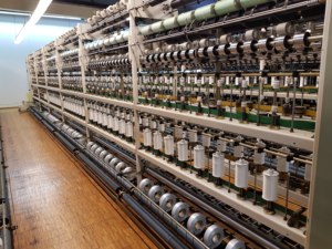 เครื่องปั่นด้าย Menegatto 1500 Mono Covering Machine 192 แกนหมุน ความเร็วสูง 32000 รอบต่อนาที กระสวยขนาด 140 มม. กำลังไฟ 15/25 กิโลวัตต์ สำหรับไลคร่าและไนลอน - Product Image 4