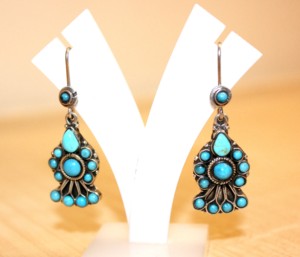 Boucles d'oreilles pendantes en argent sterling 925 de style ethnique cristal de guérison turquoise fabriquées à la main au Népal idée cadeau - Product Image 2