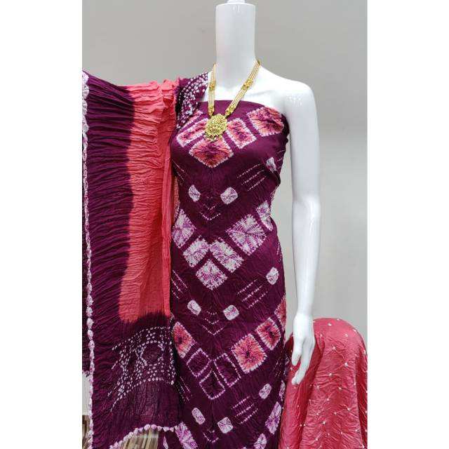 สีแดงม่วง