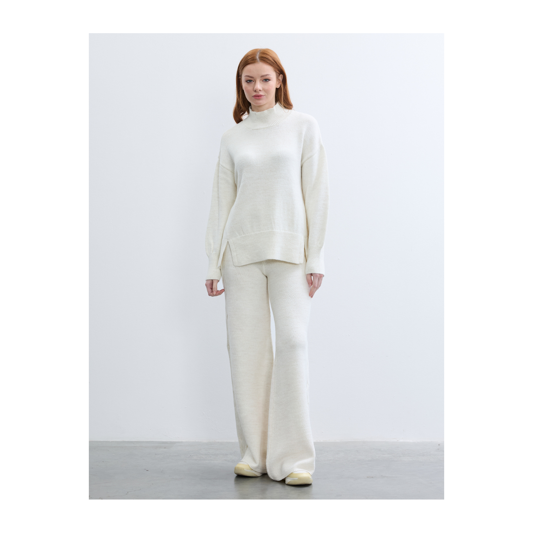 สีครีมอ่อน