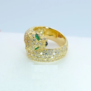 Anillo de diamante de moissanita personalizado de lujo unisex chapado en oro amarillo de 18K 2,23CT con diseño de leopardo Esmeralda joyería de moda hecha de Jade - Product Image 3