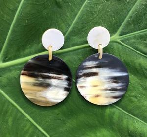 Cuerno Tops Ecológico Hecho a mano Moderno Tamaño personalizado Pendientes de cuerno de búfalo para mujer - Product Image 4