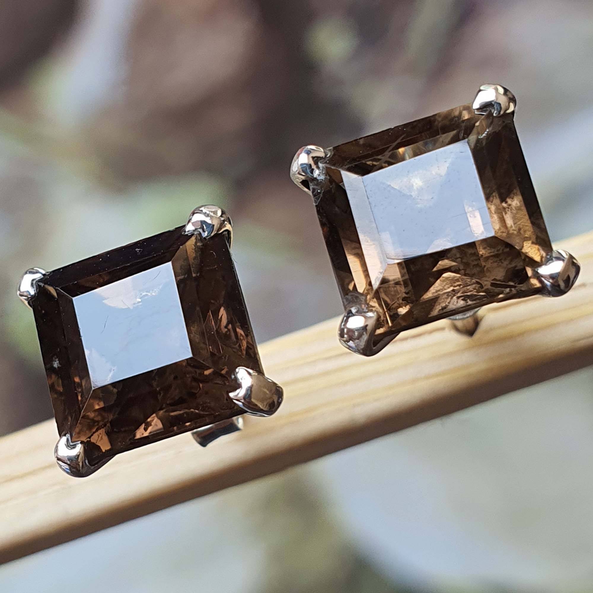 สีน้ำตาล