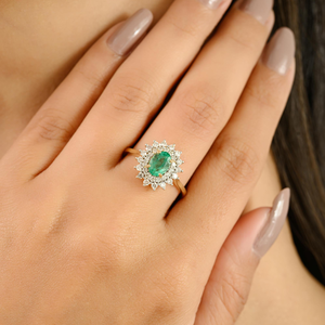 แหวนคู่มรกตและเพชรแบบง่ามดีไซน์ใหม่สวยงามเครื่องประดับหมั้นทองเค18K สีเหลืองบริสุทธิ์ - Product Image 4