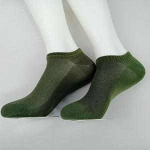 Calcetines tobilleros cortos de algodón para hombre y mujer, Calcetines Bajos Acolchados transpirables con ventilación en blanco y negro al por mayor de fábrica - Product Image 3