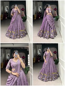 La colección Lehenga Choli de diseñador moderno más esperada para fiestas de Navratri que le presenta la última Lehenga más hermosa para - Product Image 3