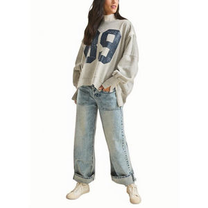 Sudadera de Mujer Personalizada, Cuello Redondo, Corte Holgado, Estilo Informal, con Número Impreso y Bordado, Manga Larga, Estilo Cuadrado - Product Image 3