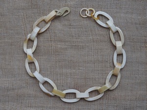 Collar de Lujo Hecho a Mano con Cuerno de Búfalo, Joyería Natural y Sostenible para Mujer, Alta Calidad - Product Image 3