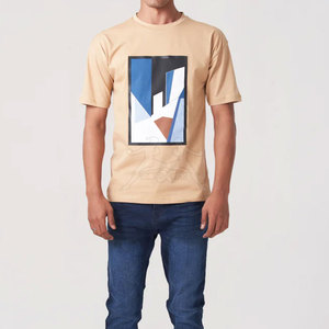 Camiseta de hombre de alta calidad con mezcla de tela suave para colecciones de atuendos casuales y elegantes. - Product Image 3