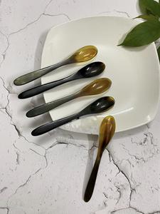 Cuchara de Cuerno de Búfalo Natural, Hecha a Mano y Pulida, Perfecta para Servir Especias, Condimentos o como Decoración de Mesa, Alta Calidad - Product Image 2