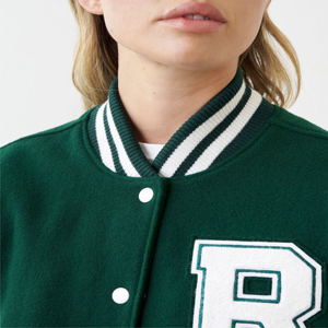 Diseño personalizado bordado ropa casual al aire libre mujeres Varsity chaqueta señoras de gran tamaño de manga larga de lana Varsity chaqueta - Product Image 4