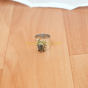 Bague large en argent sterling 925 et laiton martelé, avec un design de bordure en corde, en labradorite naturelle, faite à la main - Product Image 5