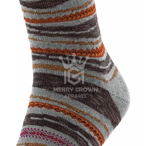 Chaussettes de sport à rayures OEM Vente en gros High Street Chaussettes de sport pour hommes Chaussettes d'athlétisme OEM pour hommes - Product Image 6