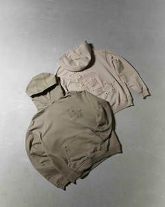 Sweat à capuche noir à la mode-Streetwear unisexe avec un design rouge audacieux, confortable et doux, idéal pour les vêtements décontractés et les activités de plein air - Product Image 3