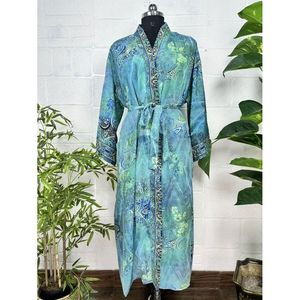 Kimono en soie de style bohème, élégant, bleu vert floral, cadeau de luxe pour anniversaire, robe pour femme pour la maison ou la plage - Product Image 1