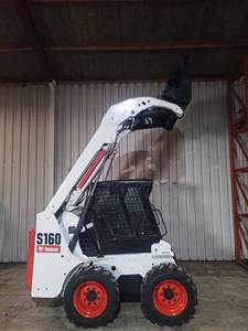 คุณภาพดีสำหรับรถตักล้อยางขนาดเล็ก S160 PLC ควบคุมด้วยเครื่องยนต์ Perkins พร้อมเกียร์บ็อกซ์ รับน้ำหนัก 3 ตัน รุ่นปี 2023 รถตักล้อยางขนาดกะทัดรัดสำหรับงานฟาร์ม - Product Image 5
