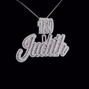 Colgante de Letra Judith de Alta Calidad Unisex Estilo Hip Hop con Cierre Personalizado, Plata de Ley 925, Moissanita VVS Disponible a Precio de Exportación - Product Image 3