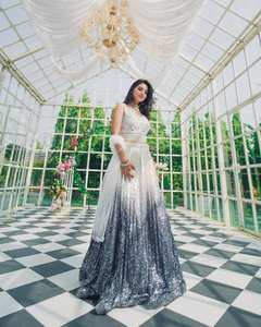 Ensemble Lehenga Choli de luxe pour femmes de qualité exceptionnelle avec broderie à la main, jupe évasée et dupatta disponible à prix d'exportation - Product Image 2