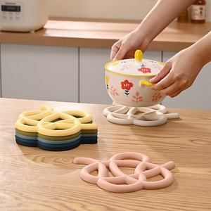 Food-grade Thickened <b>Silicone</b> Minimalist Heat Resistant Non-Slip Kitchen <b>Mat</b> for Enamel Pots and Casserole Dishes Anti-Scald - Product Image 3