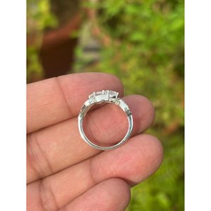 Bague en argent 925 avec pierre de lune arc-en-ciel ronde, incrustation de pierres précieuses tendance pour fiançailles, plaqué or rose et or, taille ajustable, motif en forme de main - Product Image 5