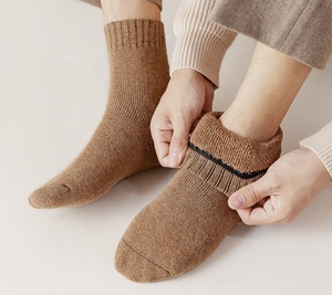 Lot <span class=keywords><strong>de</strong></span> 5 paires <span class=keywords><strong>de</strong></span> <span class=keywords><strong>chaussettes</strong></span> décontractées en molleton épais et moelleux pour hommes, antibactériennes, en laine mérinos chaude pour l'hiver - Product Image 2
