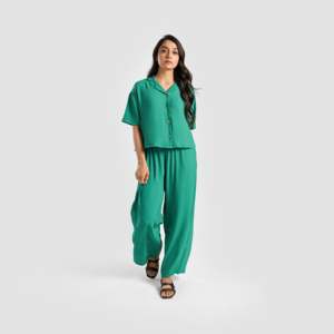 Pantalon Palazzo Vert Verve pour Femme en Crêpe Respirant, Coupe Large, Style Coréen, Taille Haute, Effet Délavé Coloré - Product Image 4