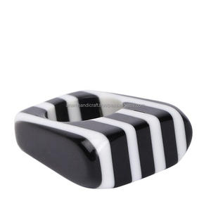 Vente en gros personnalisée de meilleure qualité fabriquée à la main de haute qualité belle bague en résine de mode colorée polie pour les femmes de l'Inde - Product Image 3