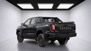 Oferta Especial 2026 TOYOTA HILUX TRAVO OVERLAND PLUS 2.8D – NEGRO / VOLANTE A LA DERECHA / VOLANTE A LA IZQUIERDA - Product Image 2