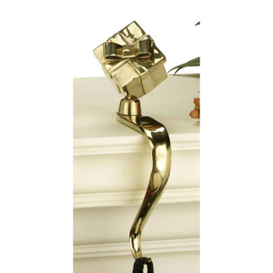 Soporte colgante para medias en metal con acabado de color dorado, perfecto para accesorios festivos para fiestas de Navidad en interiores y exteriores - Product Image 1