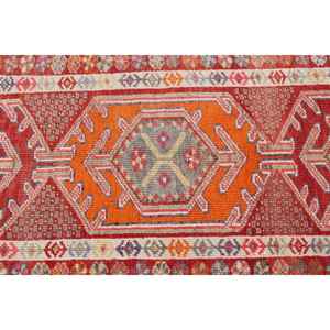 Alfombra Vintage Herki de 2.8x12.8 pies, Alfombra Turca de Lana con Parches Rojos y Naranjas - Product Image 4