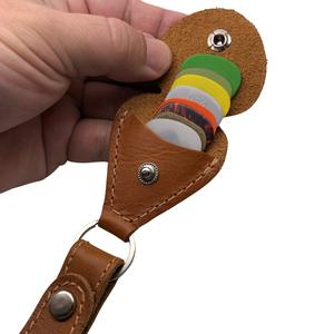 Porte-clé en cuir en forme de guitare, étui pour plectres de basse - Product Image 6
