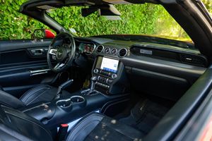 FORD MUSTANG Shelbly 2022. Voiture Cabriolet GT-H à Faible Kilométrage Boîte de Vitesses Automatique Direction Douce État Essence/Électrique - Product Image 2