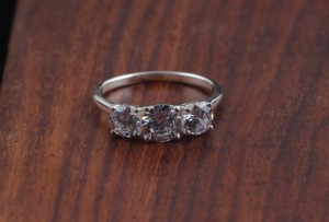 Anillo de fiesta de compromiso de boda de Plata de Ley 925 de moda Zircon blanco tres piedras estilo clásico regalo de moda - Product Image 2