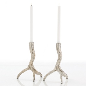 Bougeoir en métal d'inspiration vintage avec un look vieilli et un style artisanal fait pour les chambres ou les intérieurs shabby chic - Product Image 4