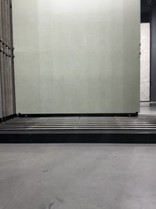 Carreaux de porcelaine de 800x1600mm en grande dalle carreaux vitrifiés pour le sol pour l'utilisation dans un intérieur somptueux dans une villa, fabriqués en Inde - Product Image 5