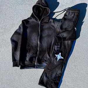 ชุดซับเหงื่อผ้าคอตตอนสำหรับ100% ผ้ามีฮู้ดปักลายและกางเกงทรงแบน - Product Image 1