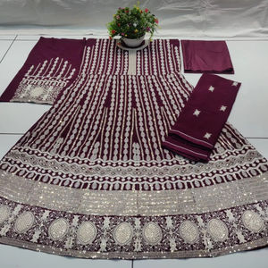 Elegante Traje Gharara de Georgette Fox Pesado con Dupatta Bordada y Pantalón Santoon para Fiestas Invernales Festivas - Product Image 1