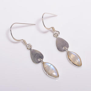 Pendientes colgantes finos de estilo clásico de Plata de Ley 925 con piedra lunar arcoíris, accesorio deslumbrante - Product Image 1