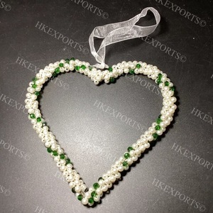 Adorno colgante navideño en forma de corazón hecho a mano, cuentas verdes y blancas, tamaño personalizable para decoraciones de hogar y árboles - Product Image 4